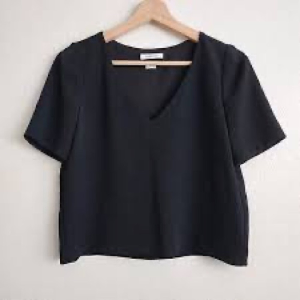 Aritzia Babaton Cropped Black Blouse